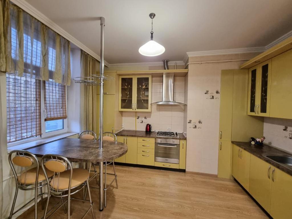 White New Apartments Ultracentral 2-Rooms In The Heart Κισινάου Εξωτερικό φωτογραφία